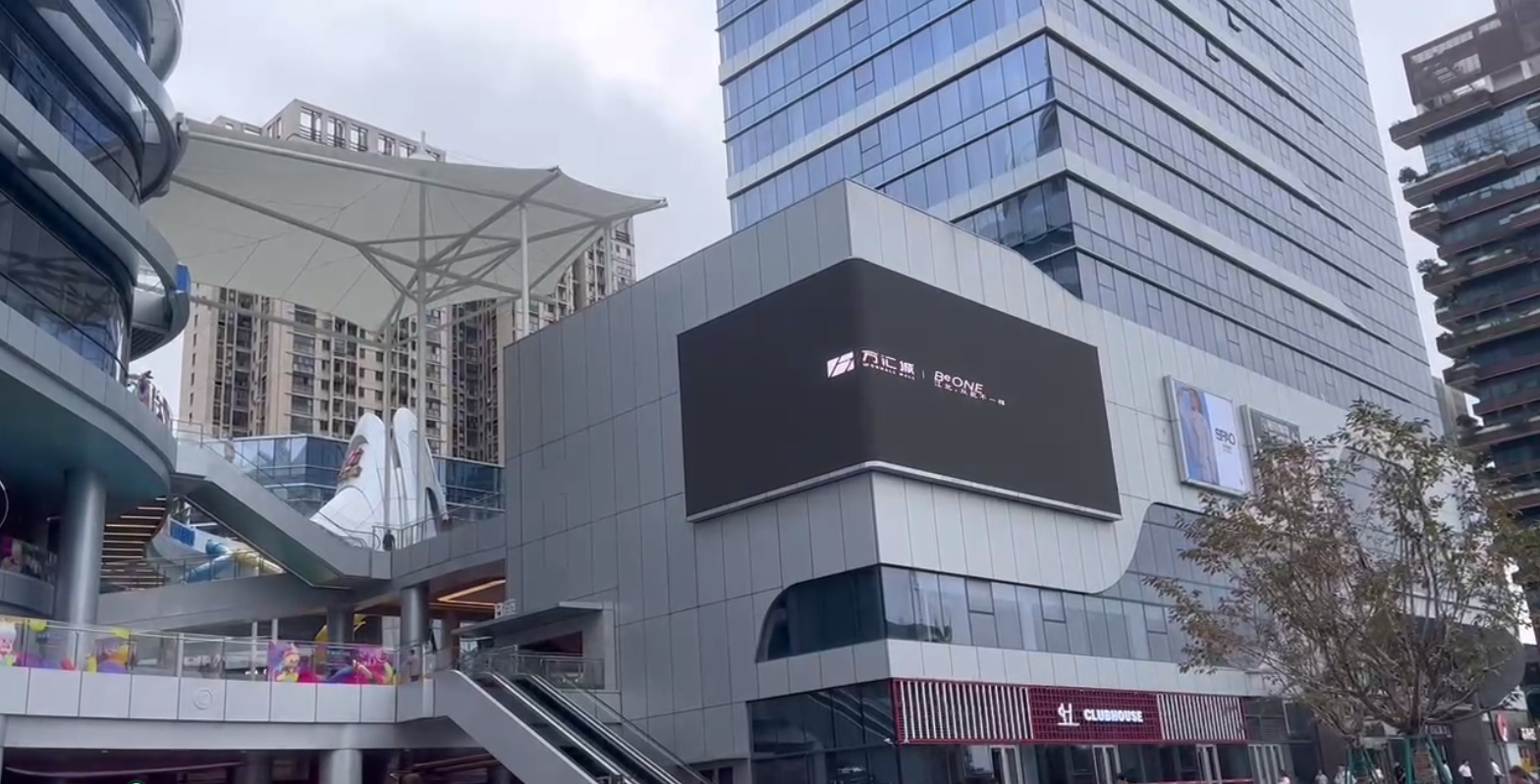 佛山某商場P3.91-P7.8規(guī)格裸眼3D顯示屏/LED透明商顯屏